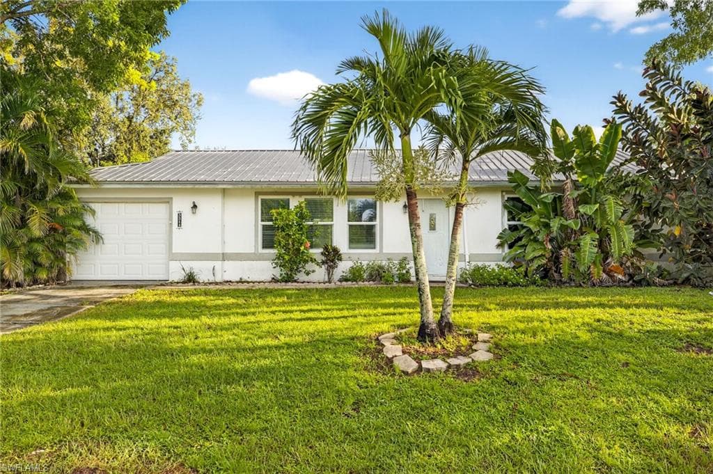 3314 27th ST W LEHIGH ACRES, FL 33971