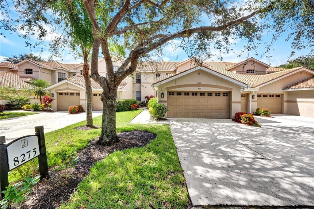 8275 Danbury BLVD 203 NAPLES, FL 34120