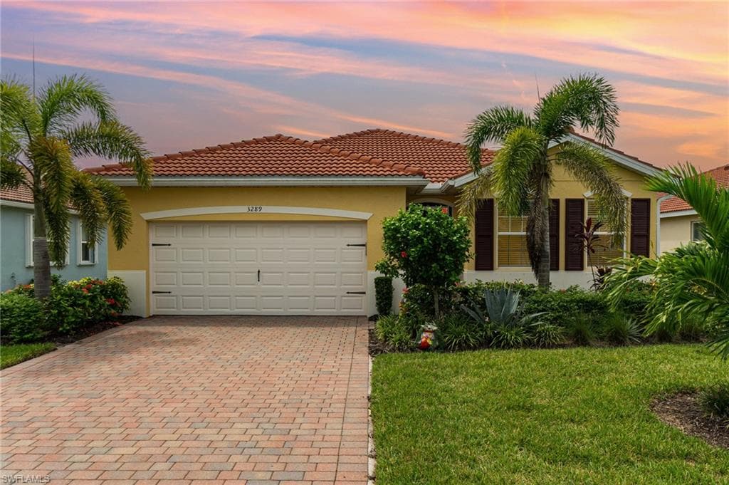3289 Apple Blossom DR S ALVA, FL 33920