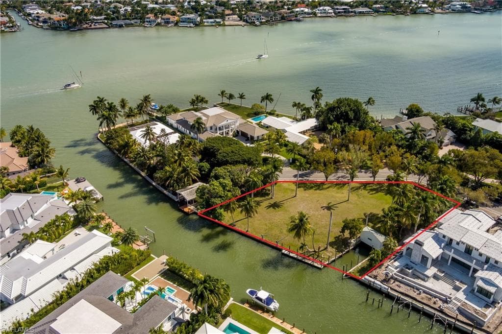 930 18th AVE S NAPLES, FL 34102