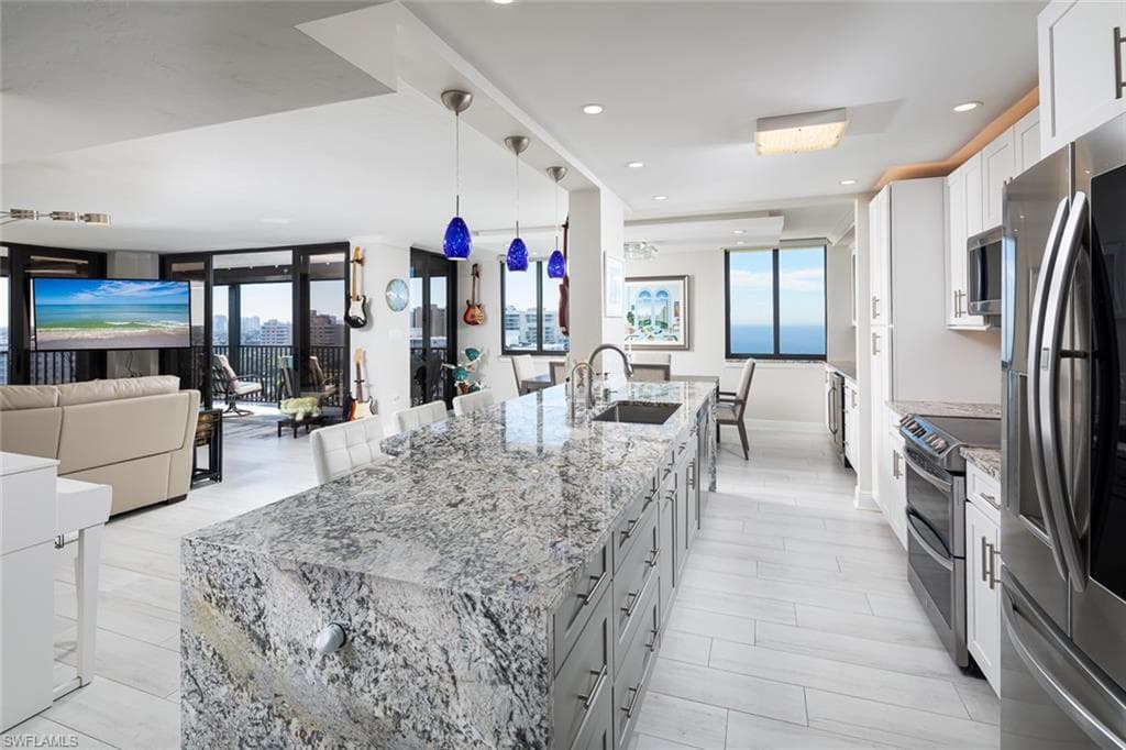 11 Bluebill AVE 1001 NAPLES, FL 34108