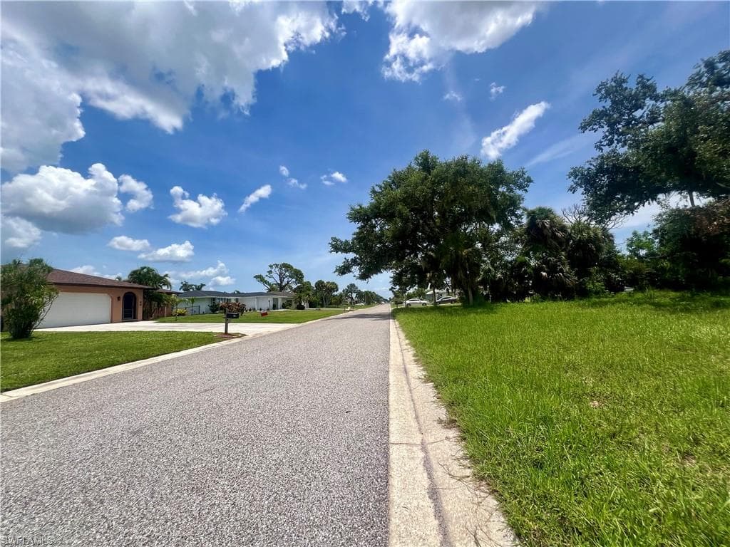 25 Oakland Hills PL ROTONDA WEST, FL 33947