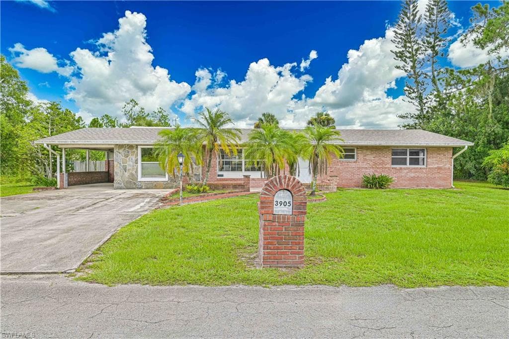 3905 E 3rd ST LEHIGH ACRES, FL 33936