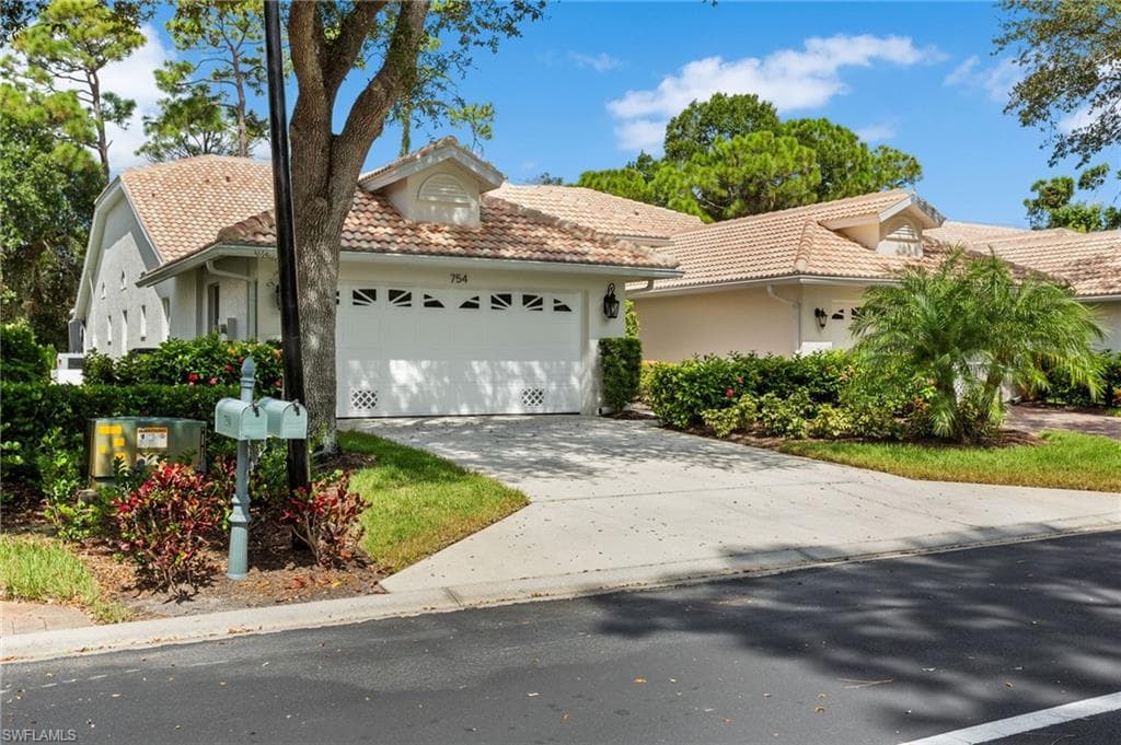754 Wiggins Bay DR NAPLES, FL 34110