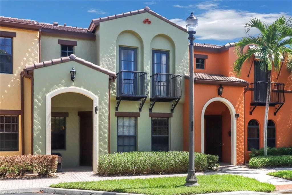 9098 Capistrano ST S 7102 NAPLES, FL 34113