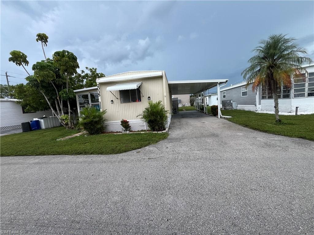 2035 2035 Seagrape CT NE NAPLES, FL 34110