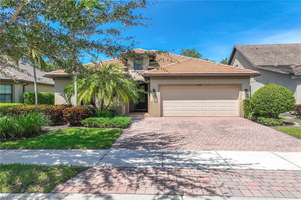 7049 Live Oak DR NAPLES, FL 34114