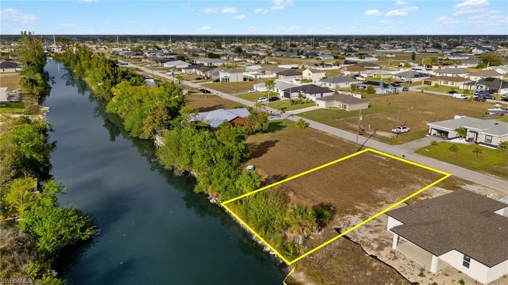 2032 2nd AVE CAPE CORAL, FL 33993
