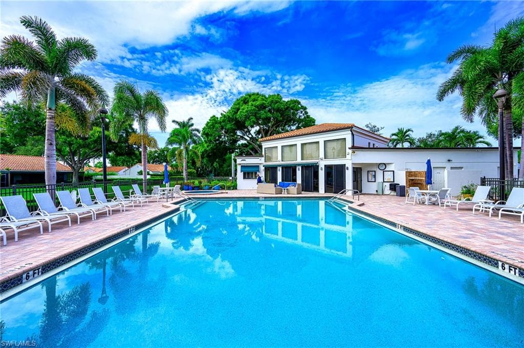 719 REEF POINT CIR 13 NAPLES, FL 34108