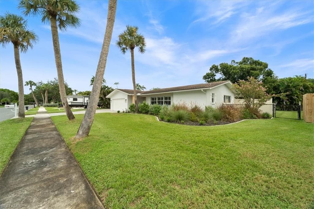 1039 Bayshore AVE FORT MYERS, FL 33919