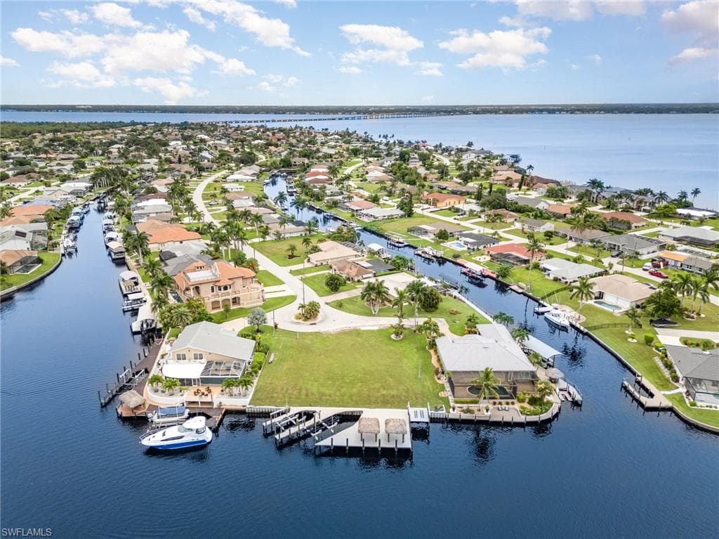 2208 SE 27th ST CAPE CORAL, FL 33904