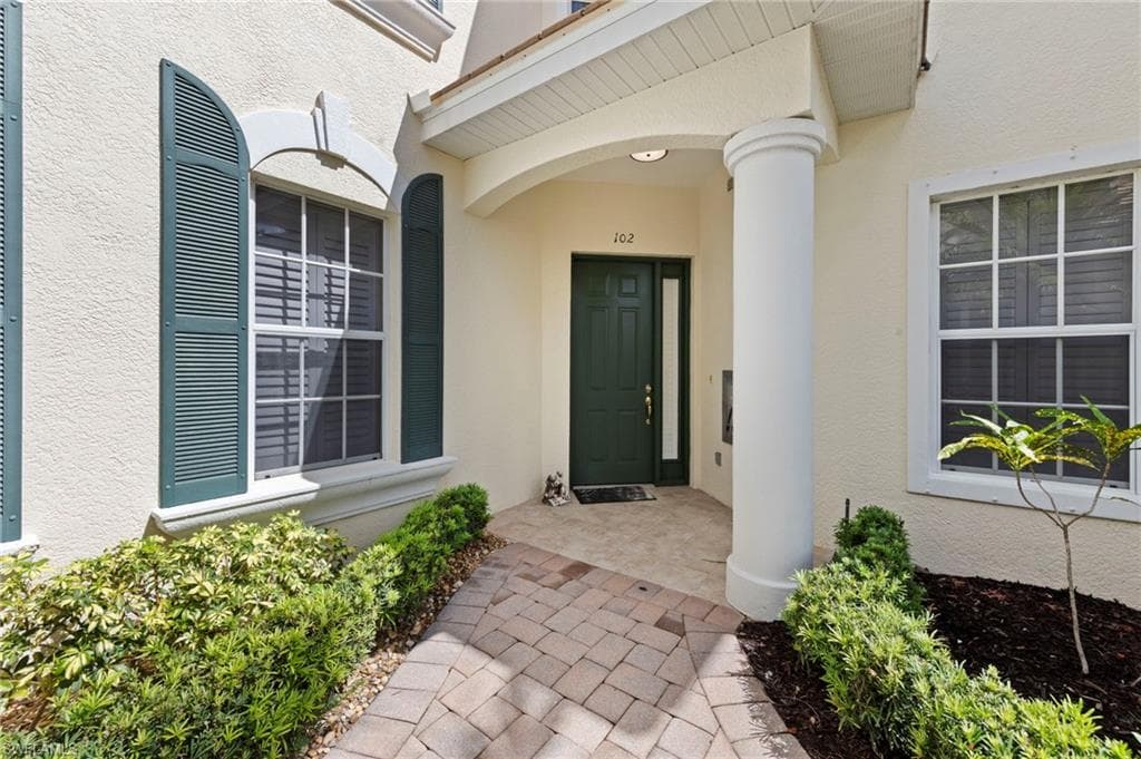 28649 San Lucas LN 102 BONITA SPRINGS, FL 34135