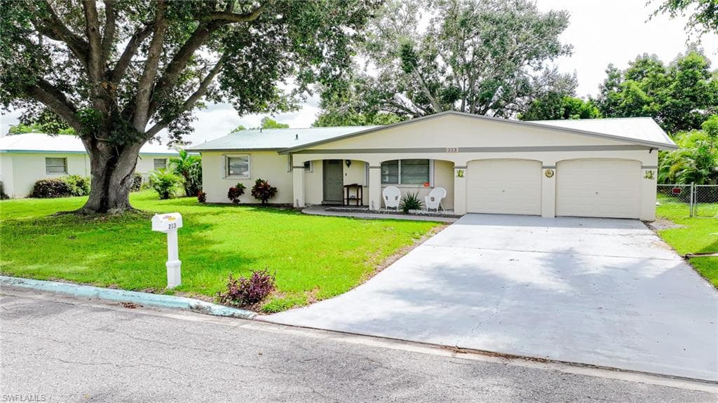 213 Jayview AVE LEHIGH ACRES, FL 33936