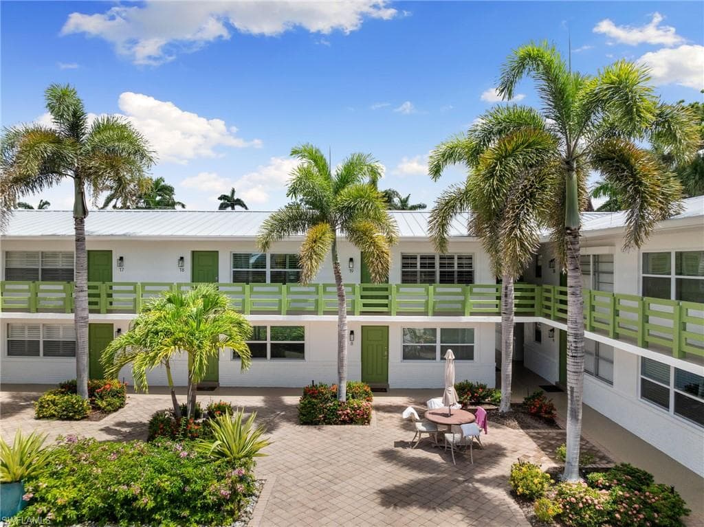 975 9th AVE S 19 NAPLES, FL 34102
