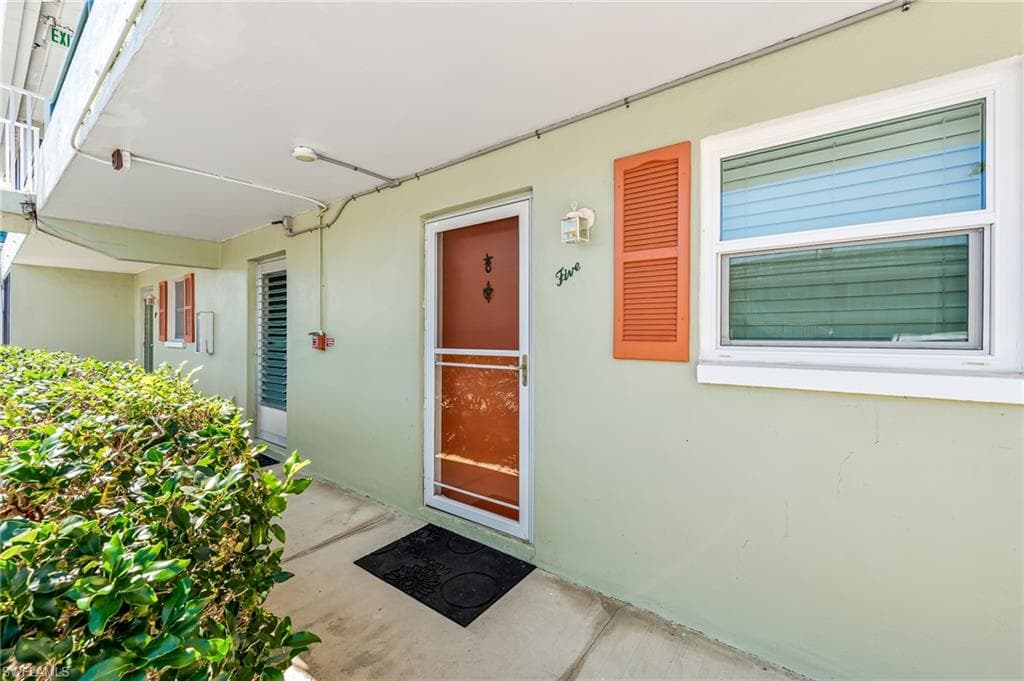 200 Valley Stream DR 5B NAPLES, FL 34113