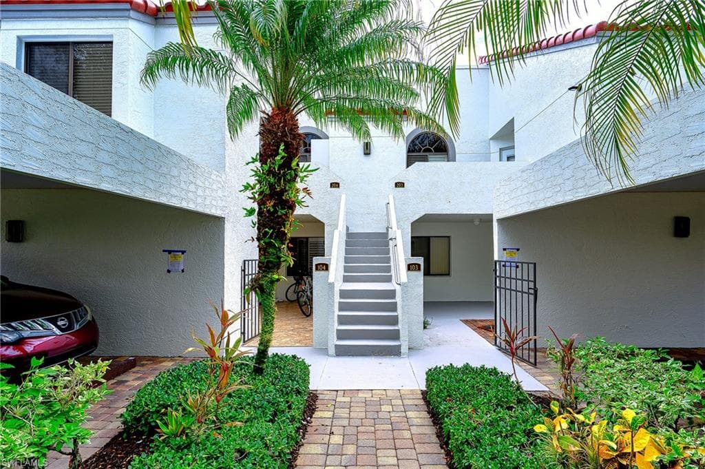 559 Beachwalk CIR U204 NAPLES, FL 34108