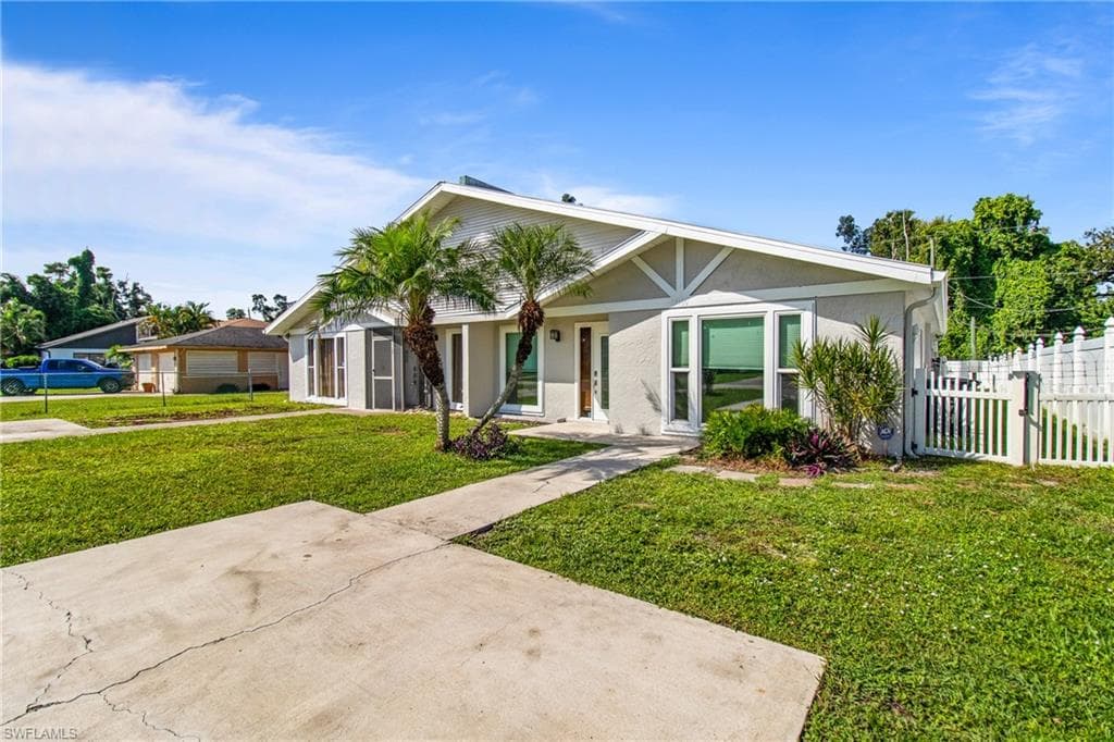 17404/17400 Dumont DR FORT MYERS, FL 33967