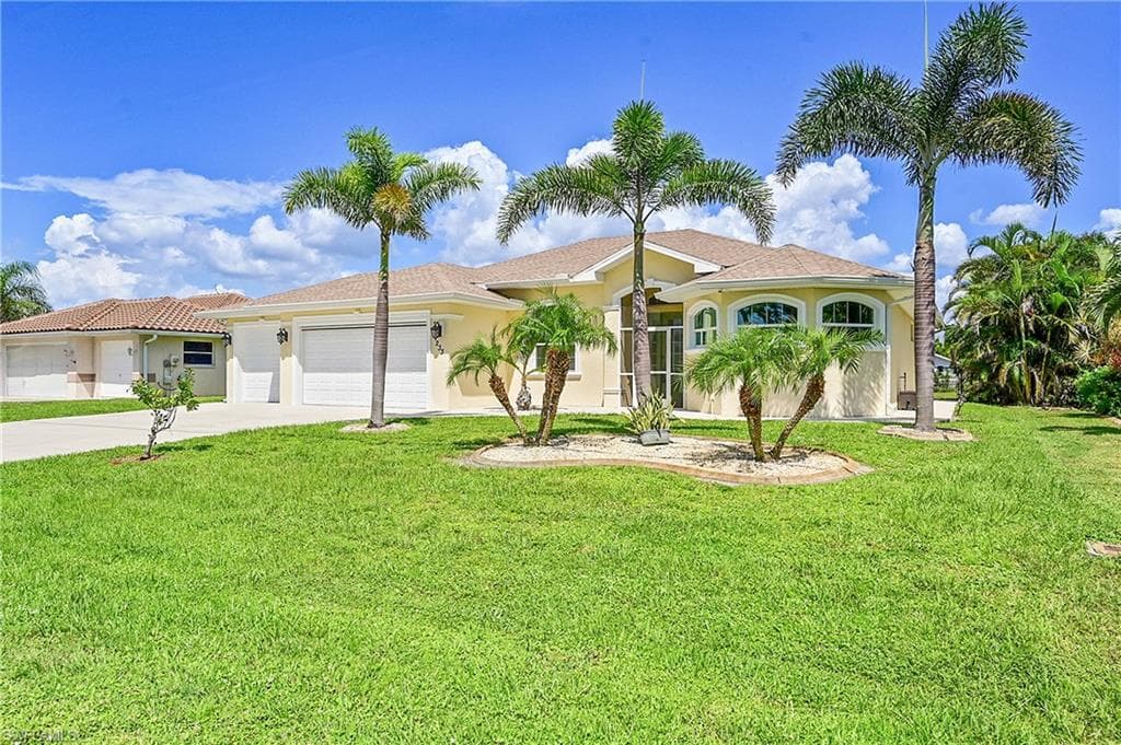 233 Fairway RD ROTONDA WEST, FL 33947