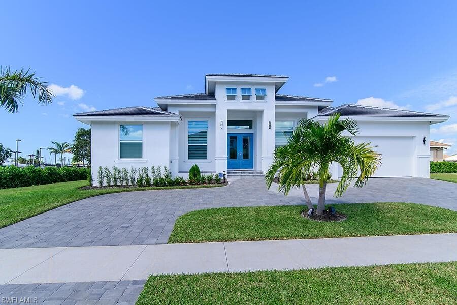 108 Gulfstream ST MARCO ISLAND, FL 34145