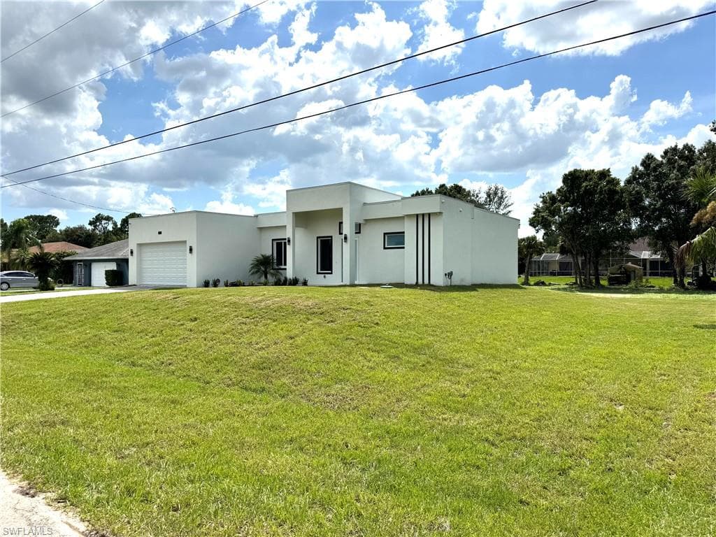 515 Broadway AVE LEHIGH ACRES, FL 33972