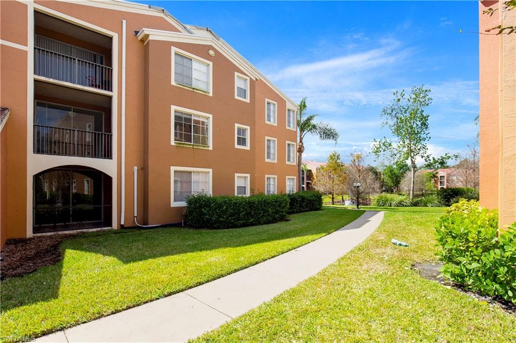 1225 Reserve WAY 102 NAPLES, FL 34105