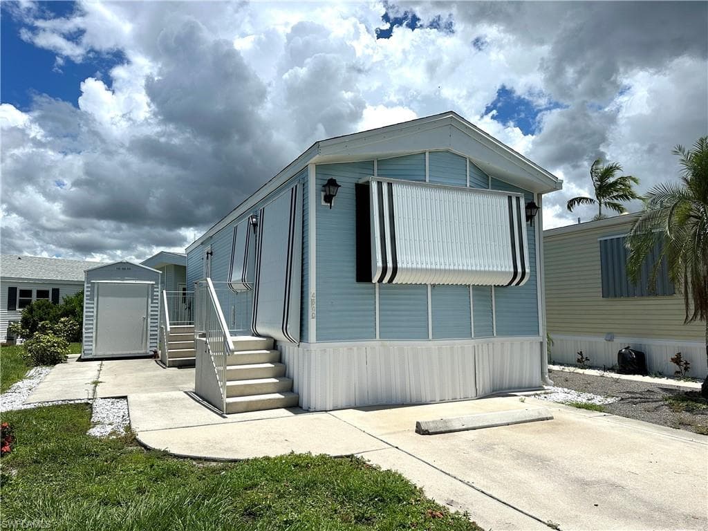 4540 Split Log LN E ESTERO, FL 33928
