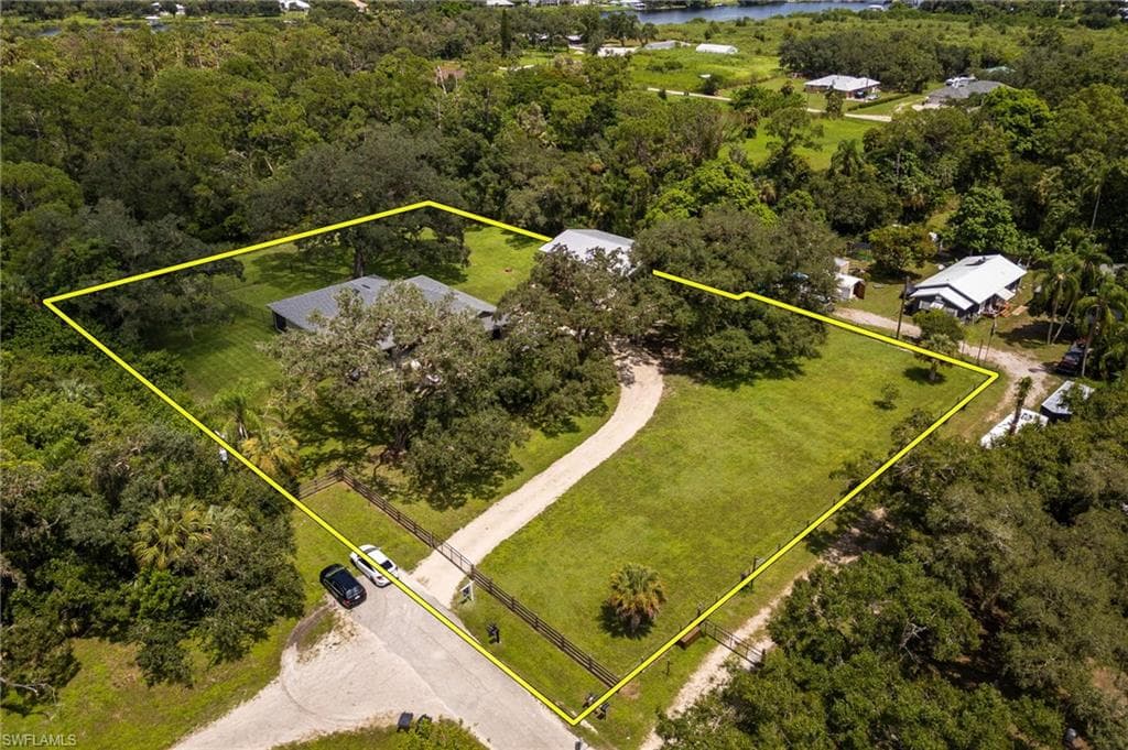 2391 Lippincott RD ALVA, FL 33920