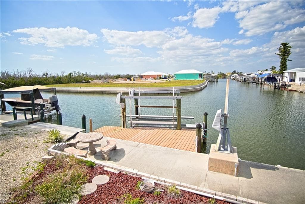 3934 Dewberry LN ST. JAMES CITY, FL 33956