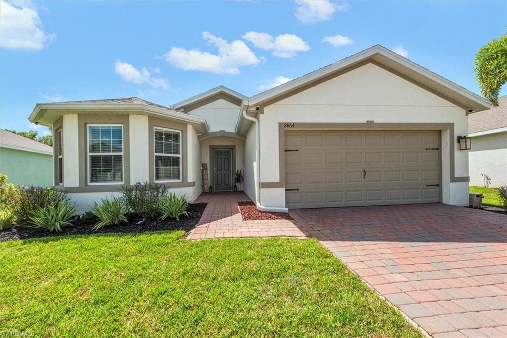 8864 Cascade Price CIR NORTH FORT MYERS, FL 33917
