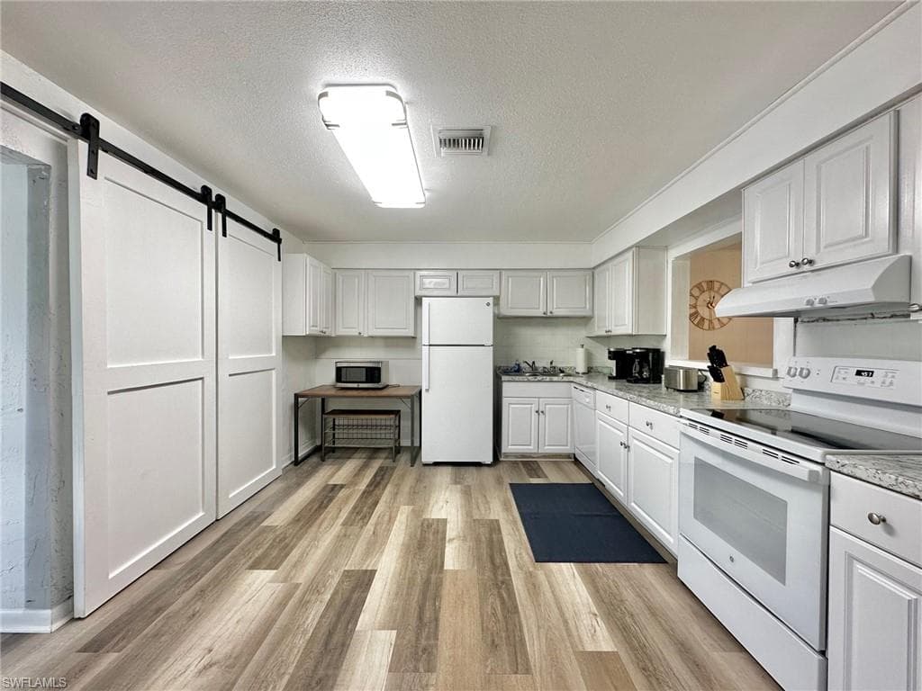 649 93rd AVE N NAPLES, FL 34108