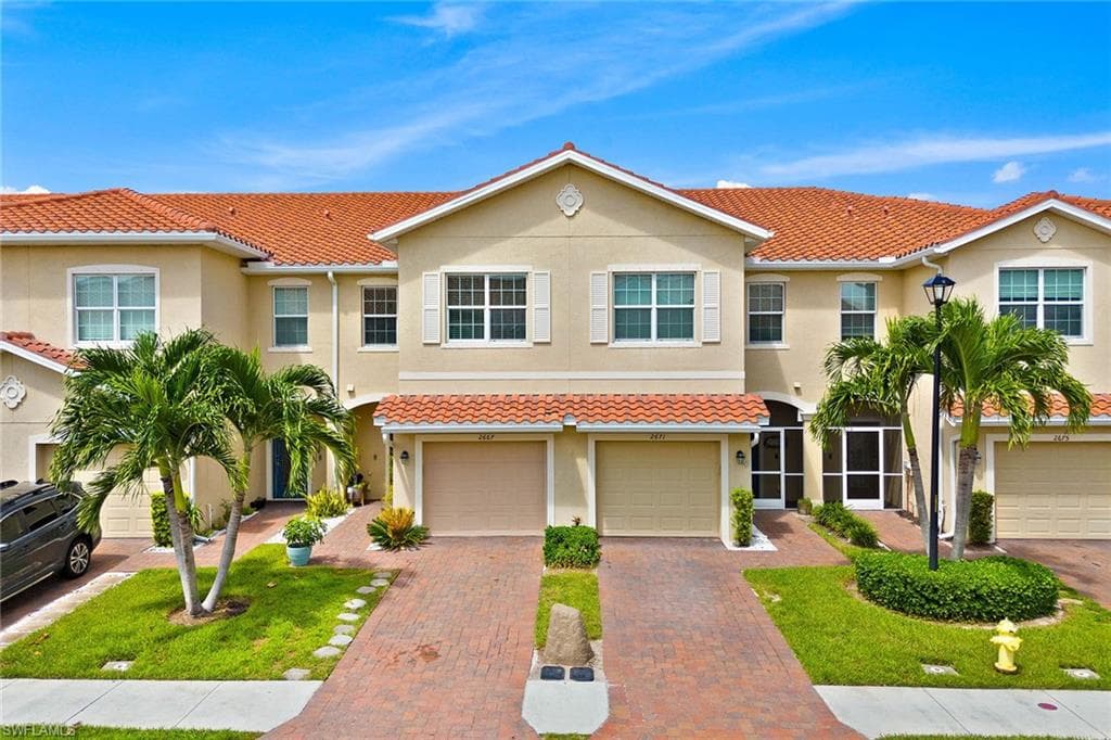 2667 Blossom WAY NAPLES, FL 34120
