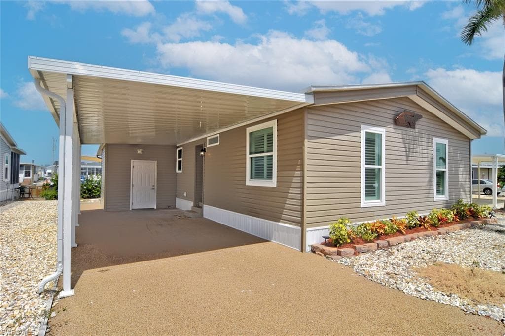 3103 Harpoon LN ST. JAMES CITY, FL 33956