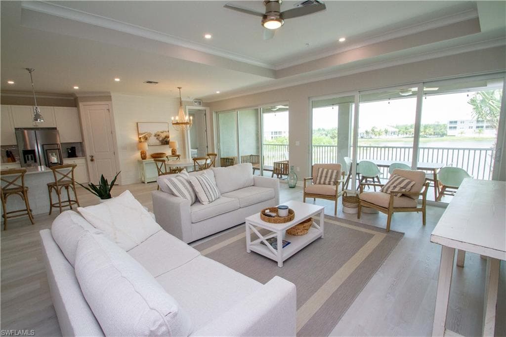 251 Indies DR E 202 NAPLES, FL 34114