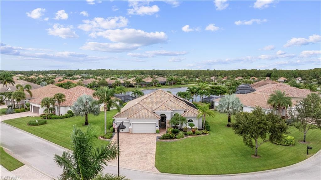 9052 Graphite CIR NAPLES, FL 34120