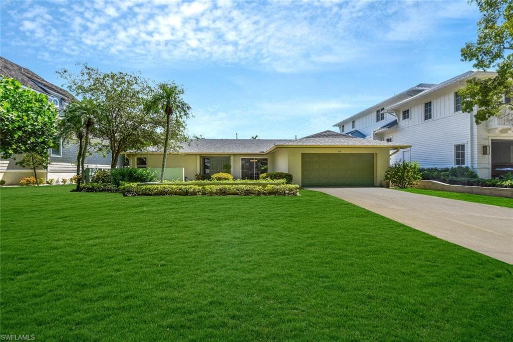150 1st AVE N NAPLES, FL 34102