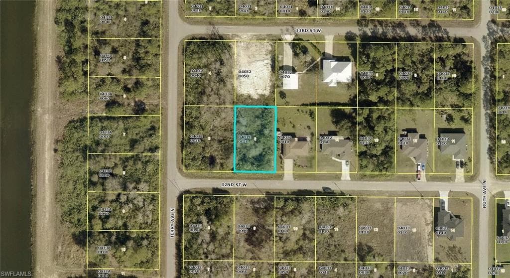 3310 32nd ST W LEHIGH ACRES, FL 33971