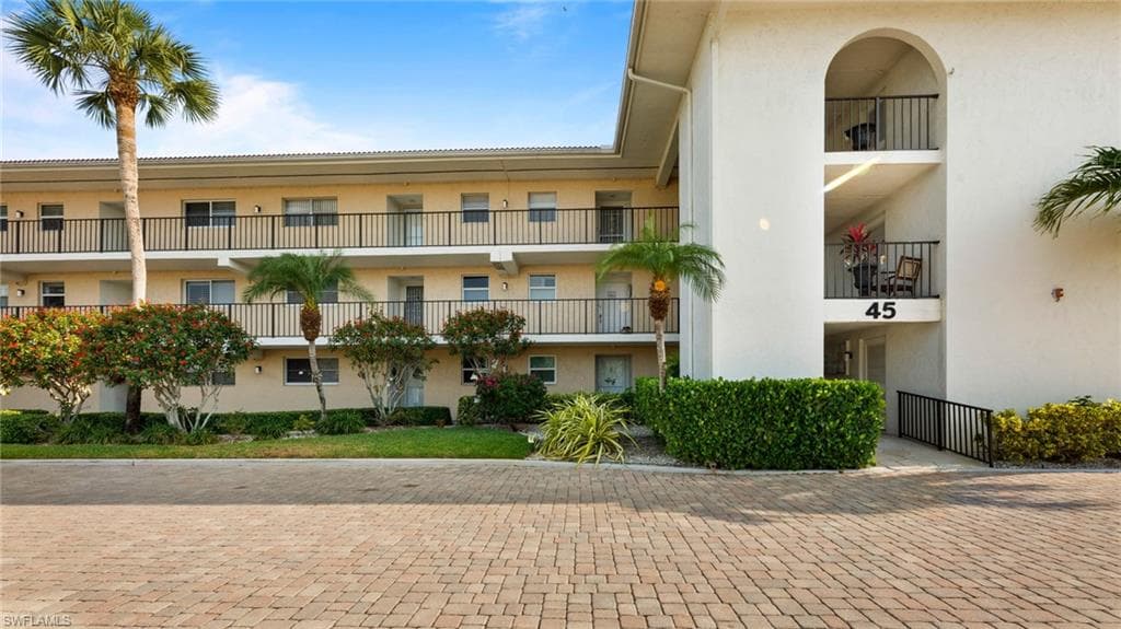 45 High Point CIR S 304 NAPLES, FL 34103