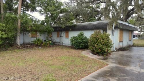 1021 April LN NORTH FORT MYERS, FL 33903