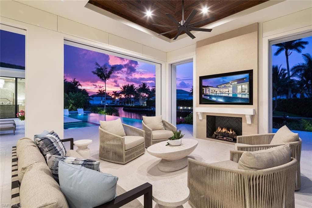 625 21st AVE S NAPLES, FL 34102