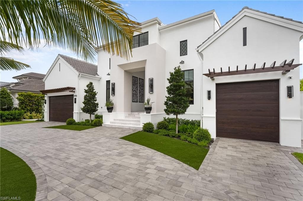 2990 Leeward LN NAPLES, FL 34103