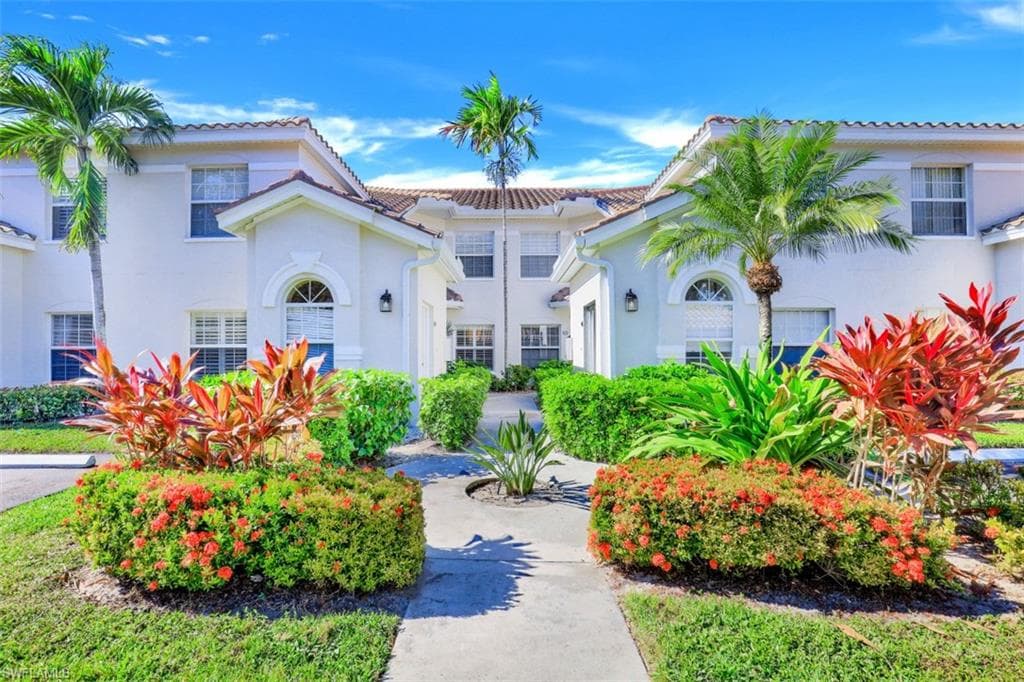6801 Satinleaf RD S 102 NAPLES, FL 34109