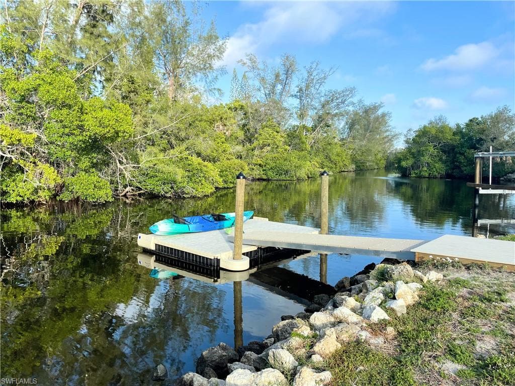 578 14th ST N NAPLES, FL 34102