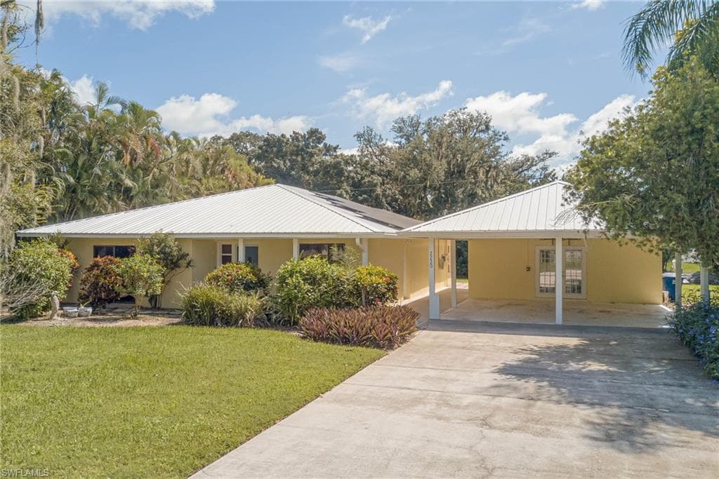 2220 Violet DR FORT MYERS, FL 33905