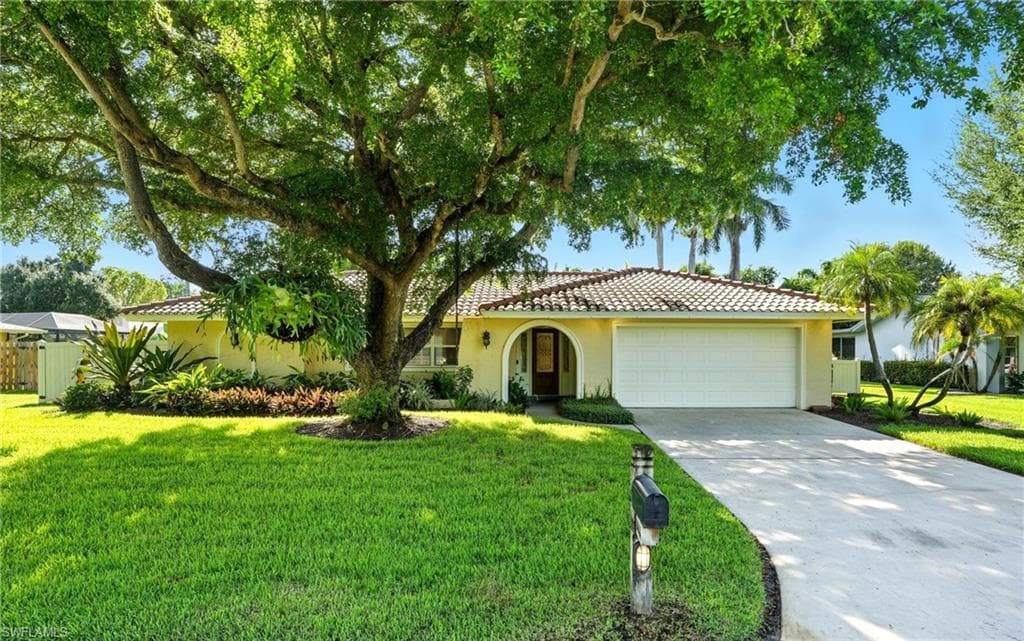 5651 Eichen CIR E FORT MYERS, FL 33919