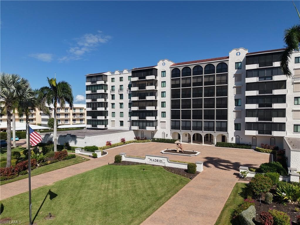 3430 Gulf Shore BLVD N 3B NAPLES, FL 34103