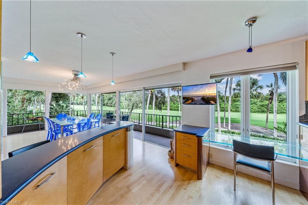 107 Clubhouse DR 258 NAPLES, FL 34105