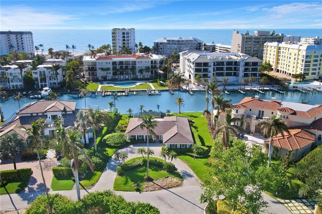 1823 Hurricane Harbor LN NAPLES, FL 34102