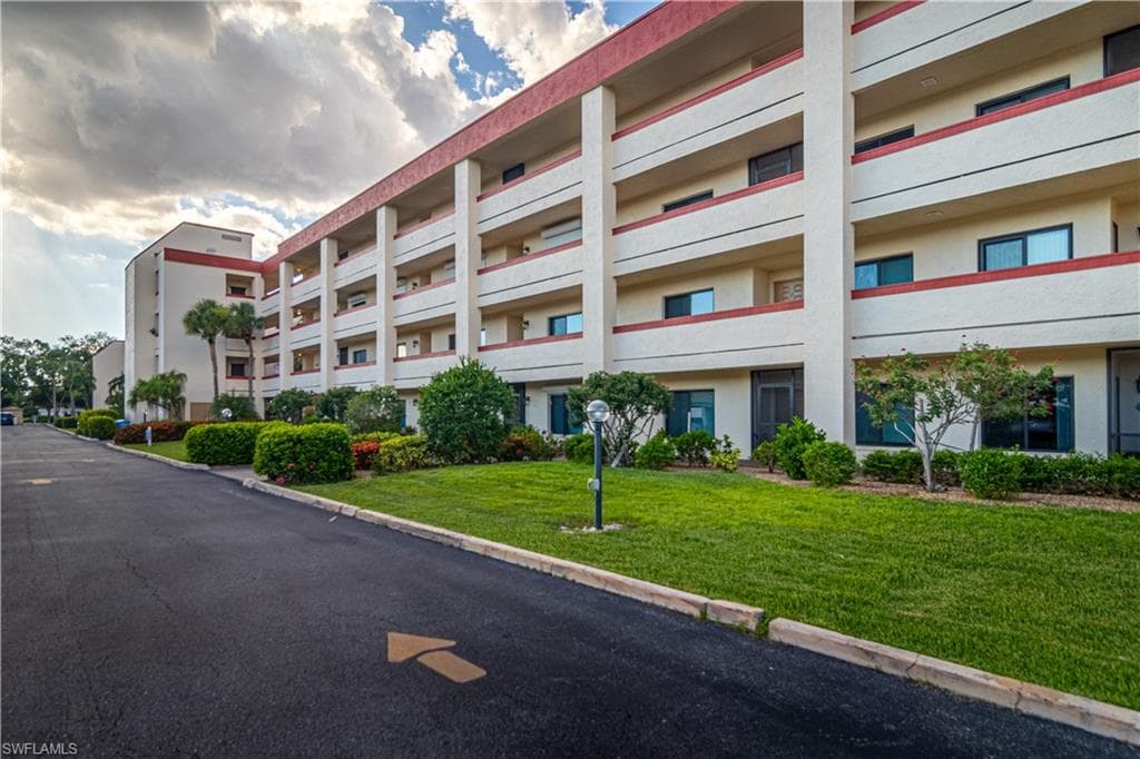 7402 Lake Breeze DR 212 FORT MYERS, FL 33907