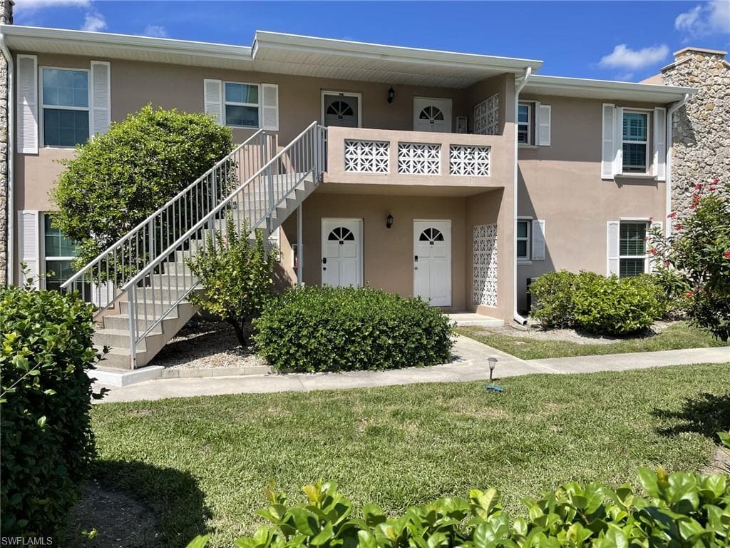 221 Cypress WAY E 103 NAPLES, FL 34110