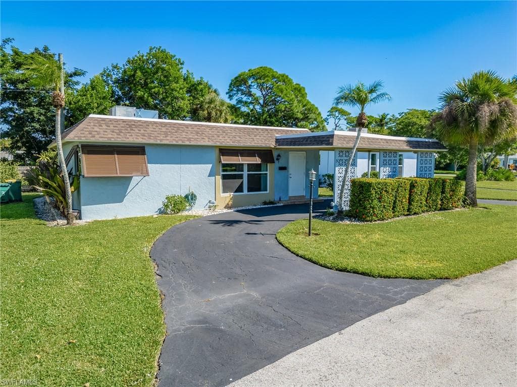 3 Knights Bridge RD NAPLES, FL 34112